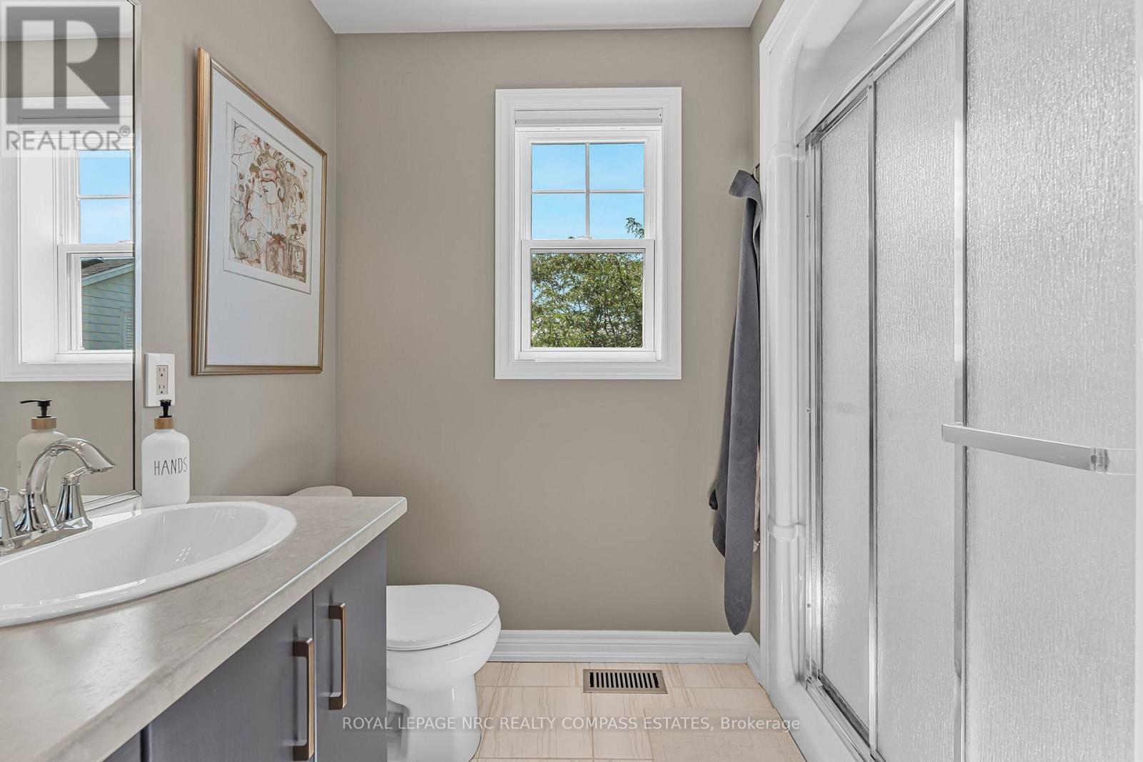 












21 WILLOW BANK COMMON

,
St. Catharines (Grapeview),




Ontario
L2S4C8

