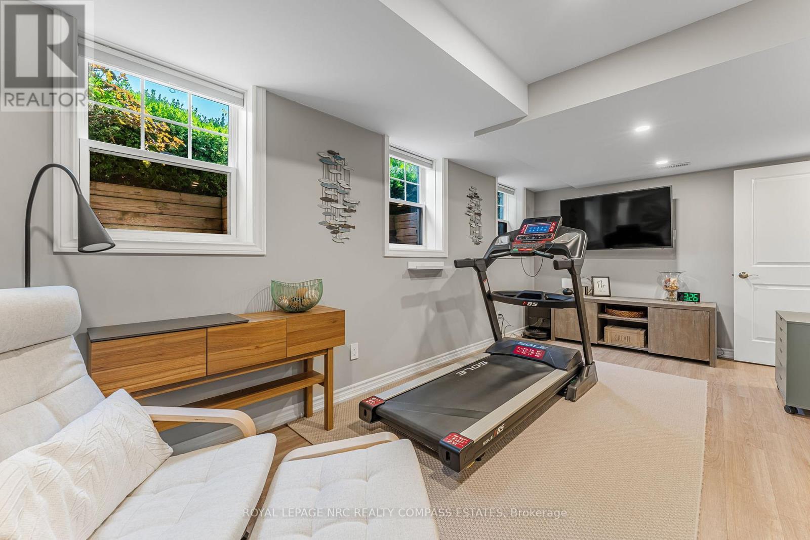 












21 WILLOW BANK COMMON

,
St. Catharines (Grapeview),




Ontario
L2S4C8

