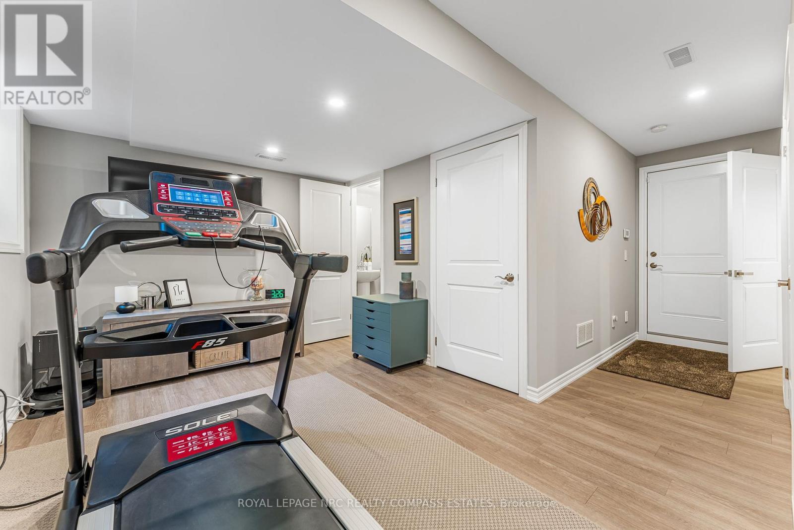 












21 WILLOW BANK COMMON

,
St. Catharines (Grapeview),




Ontario
L2S4C8

