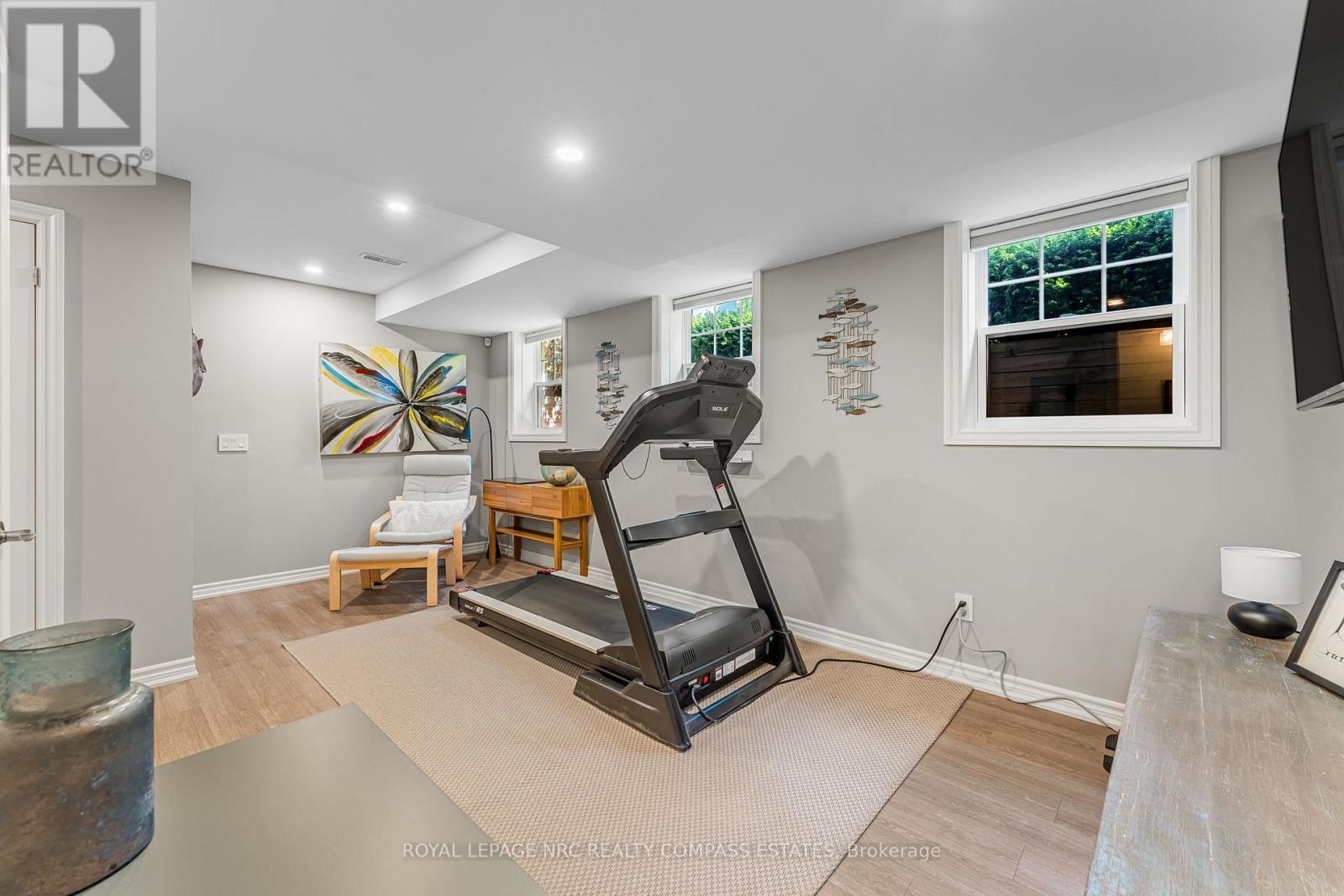 












21 WILLOW BANK COMMON

,
St. Catharines (Grapeview),




Ontario
L2S4C8

