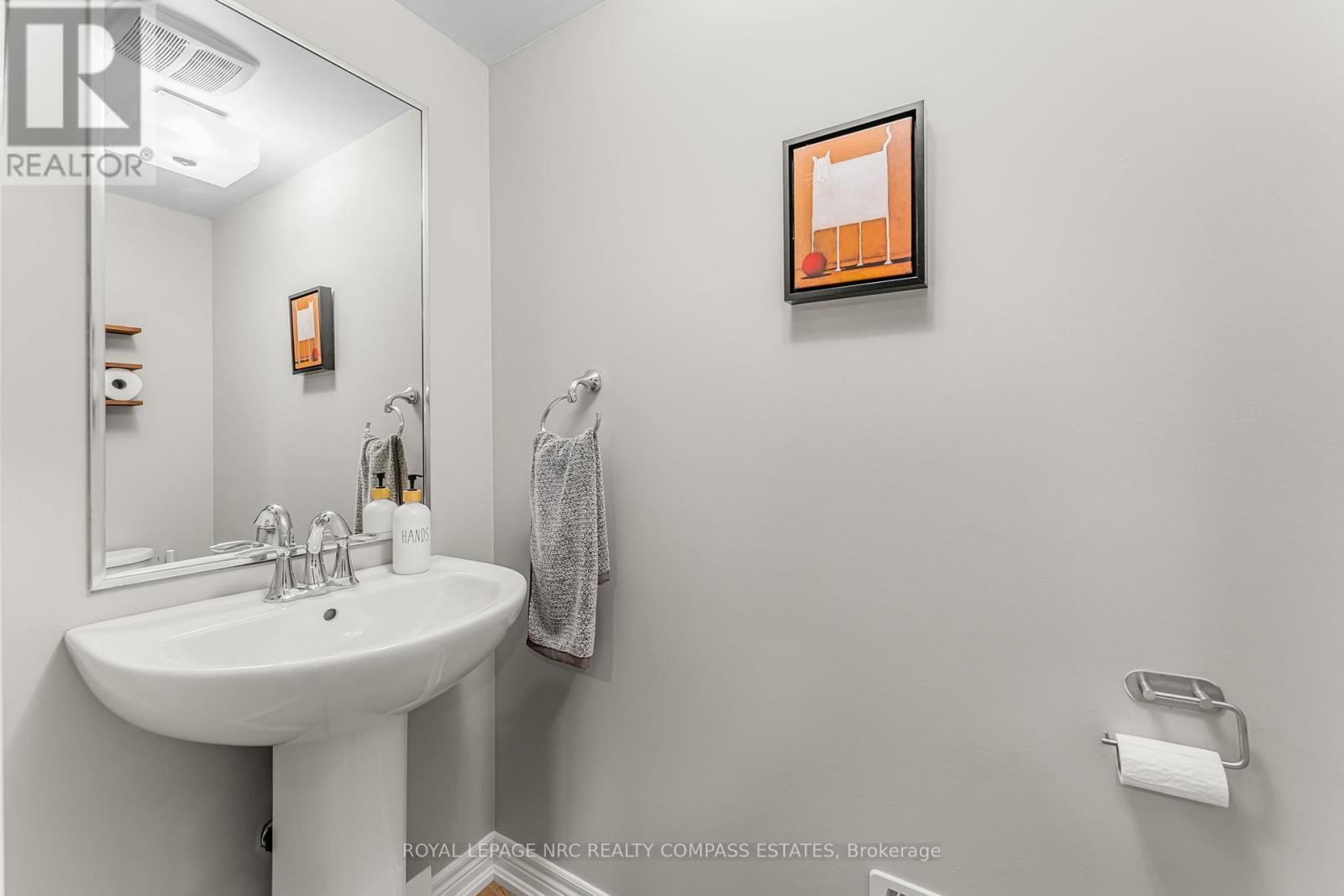 












21 WILLOW BANK COMMON

,
St. Catharines (Grapeview),




Ontario
L2S4C8

