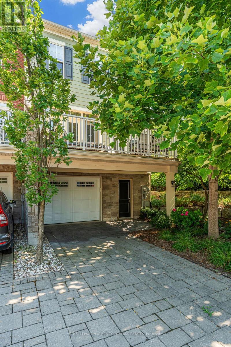 












21 WILLOW BANK COMMON

,
St. Catharines (Grapeview),




Ontario
L2S4C8

