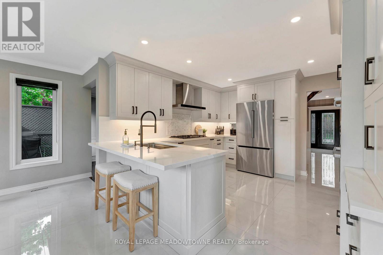 












2008 PEAK PLACE

,
Oakville,




Ontario
L6H5T2

