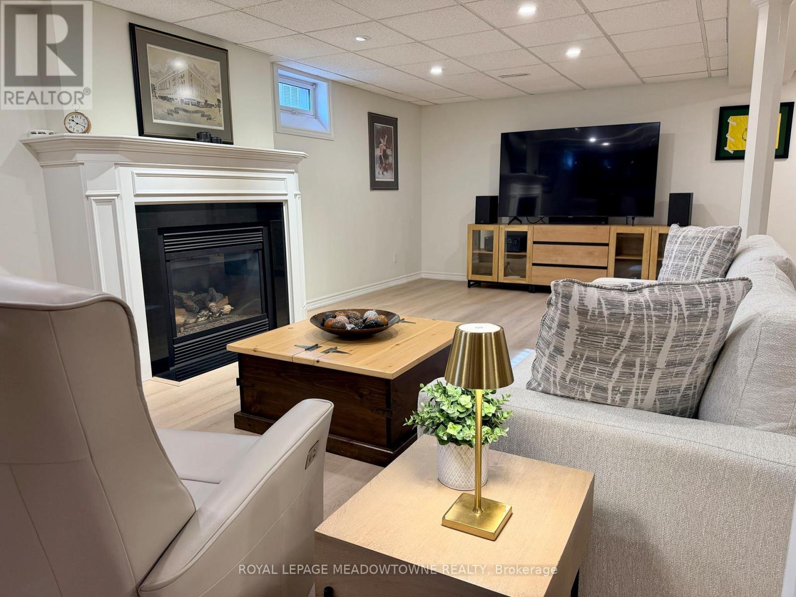 












2008 PEAK PLACE

,
Oakville,




Ontario
L6H5T2

