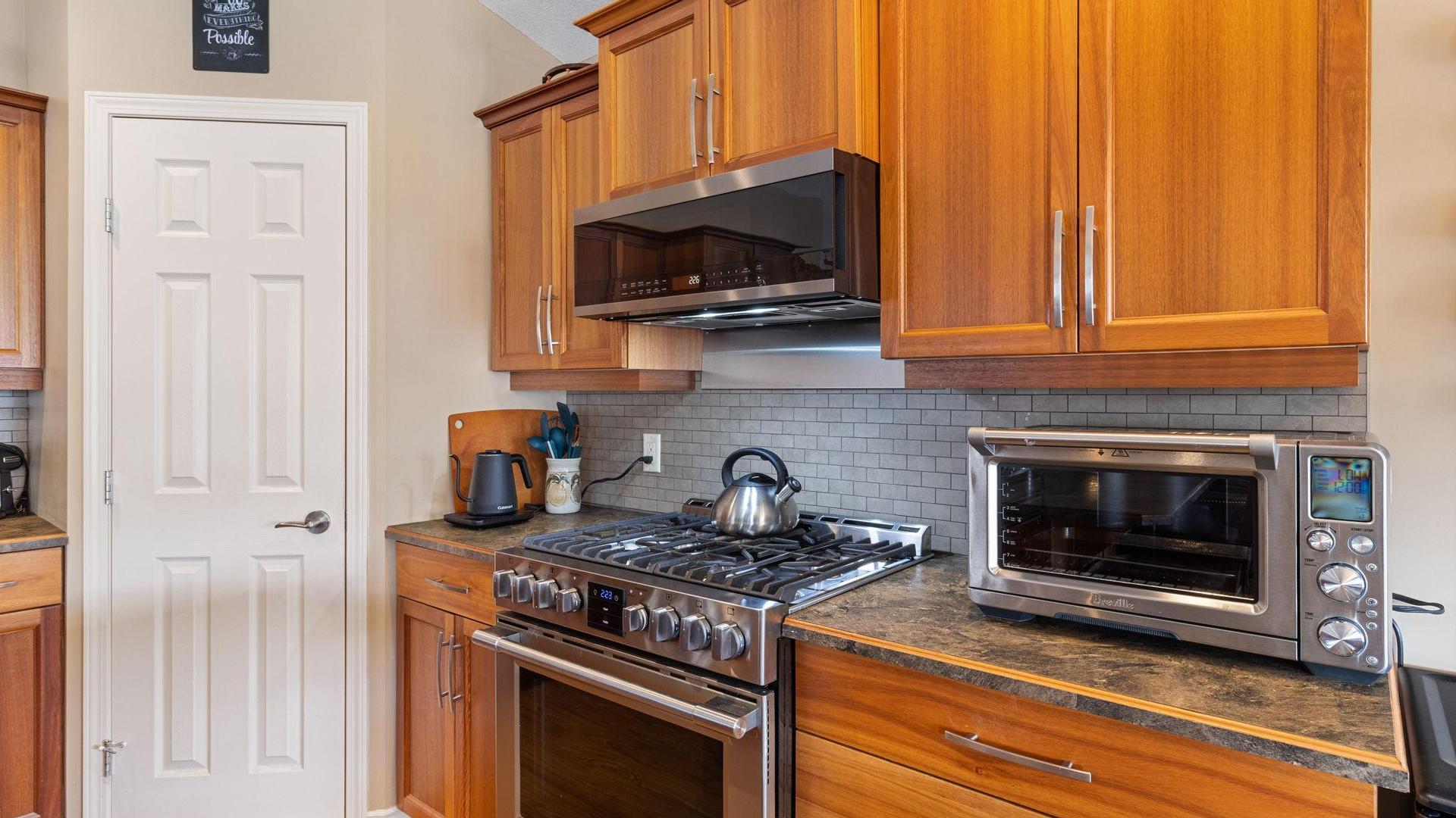 









534


South Crest

Drive,
Kelowna,




BC
V1W 4W8

