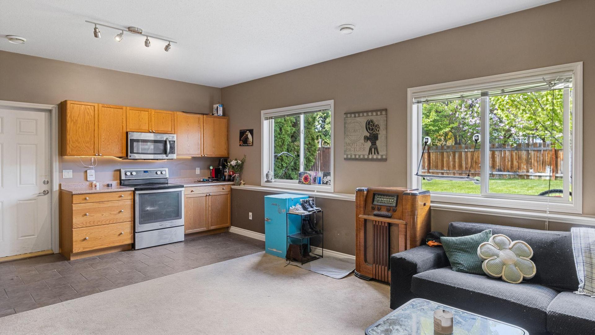 









534


South Crest

Drive,
Kelowna,




BC
V1W 4W8

