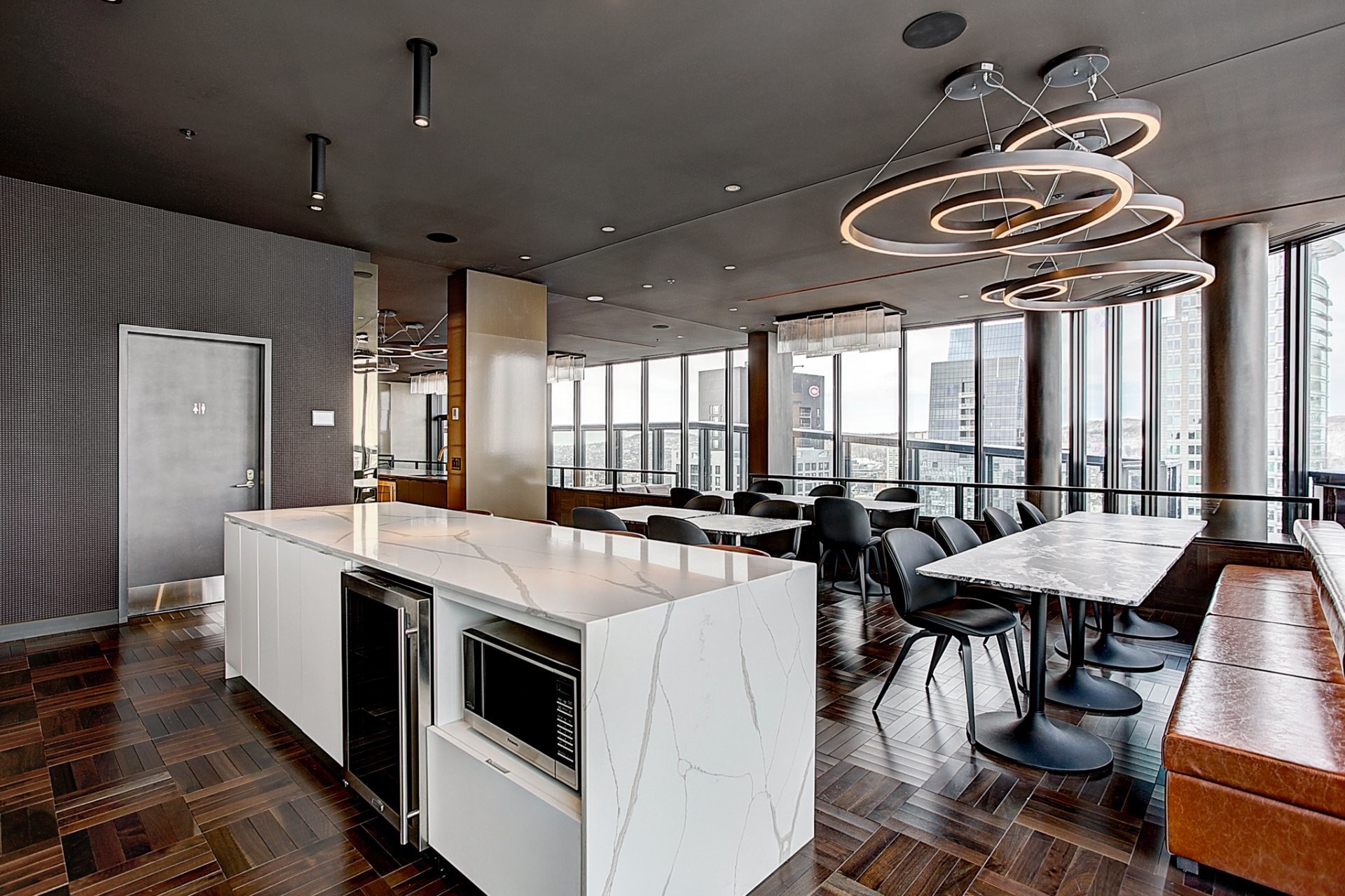 









1188


Rue St-Antoine O.

, 2511,
Montréal (Ville-Marie),




QC
H3C1B4

