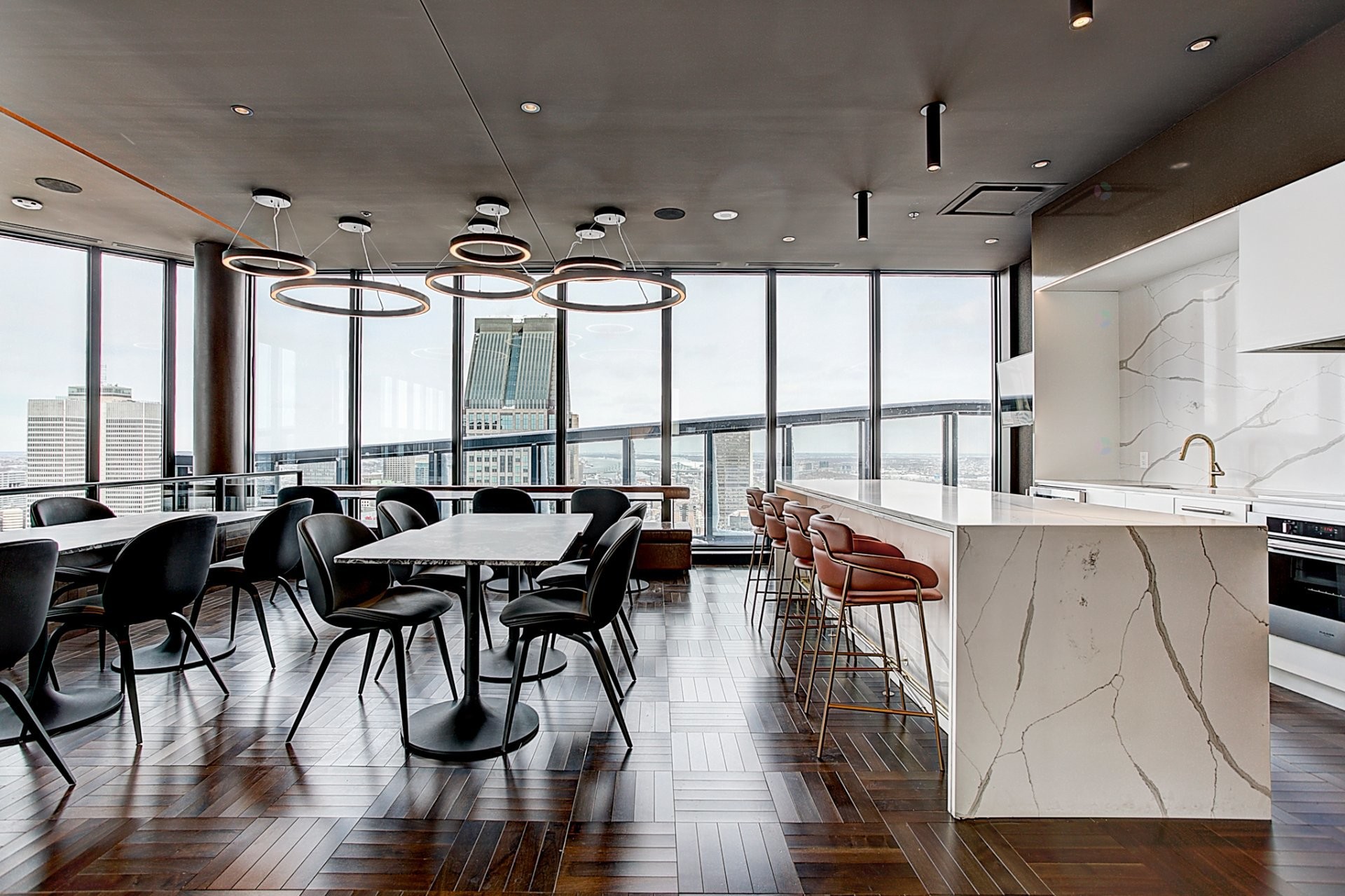 









1188


Rue St-Antoine O.

, 2511,
Montréal (Ville-Marie),




QC
H3C1B4

