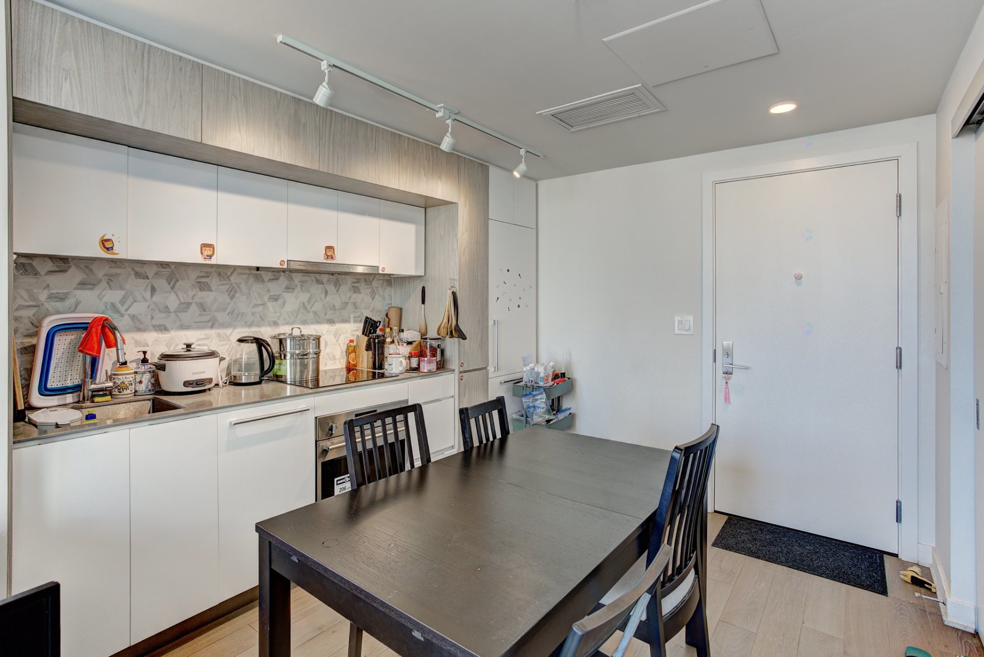 









1188


Rue St-Antoine O.

, 2511,
Montréal (Ville-Marie),




QC
H3C1B4


