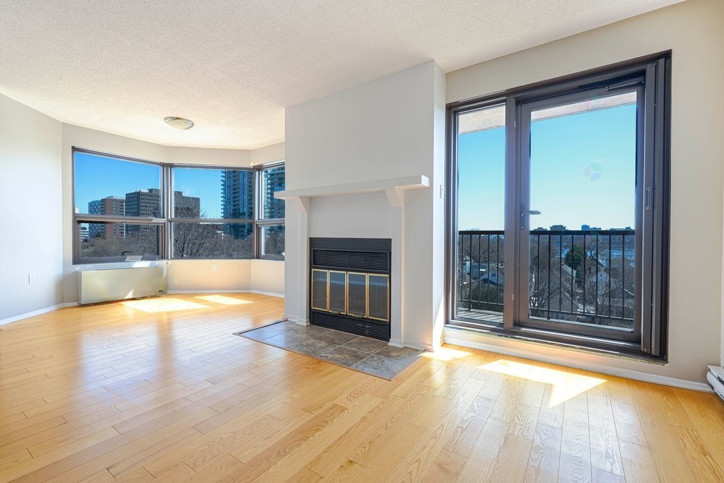 









259


Rue Champlain

, 605,
Gatineau (Hull),




QC
J8X3R9

