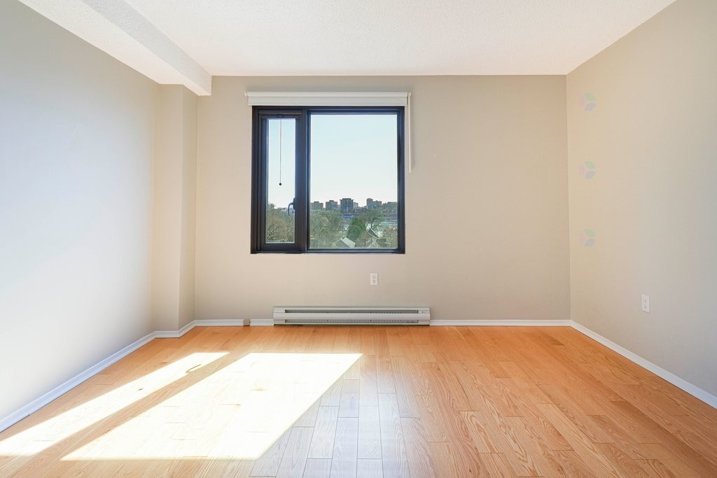 









259


Rue Champlain

, 605,
Gatineau (Hull),




QC
J8X3R9

