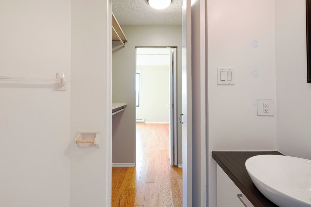 









259


Rue Champlain

, 605,
Gatineau (Hull),




QC
J8X3R9

