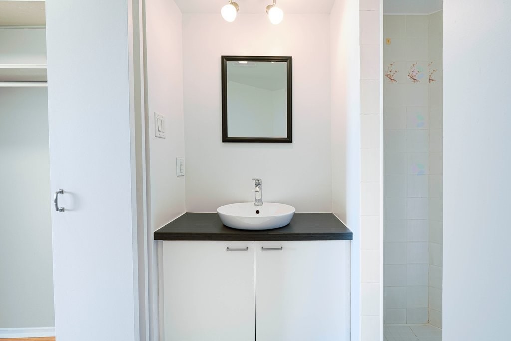 









259


Rue Champlain

, 605,
Gatineau (Hull),




QC
J8X3R9

