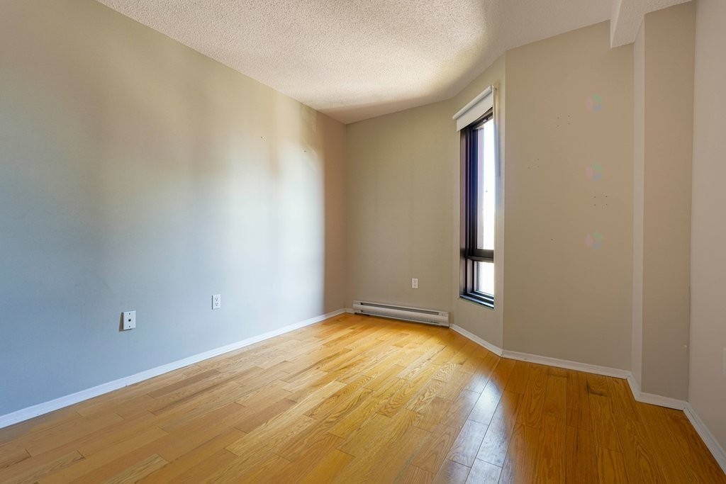 









259


Rue Champlain

, 605,
Gatineau (Hull),




QC
J8X3R9

