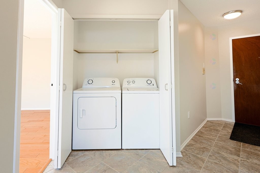









259


Rue Champlain

, 605,
Gatineau (Hull),




QC
J8X3R9

