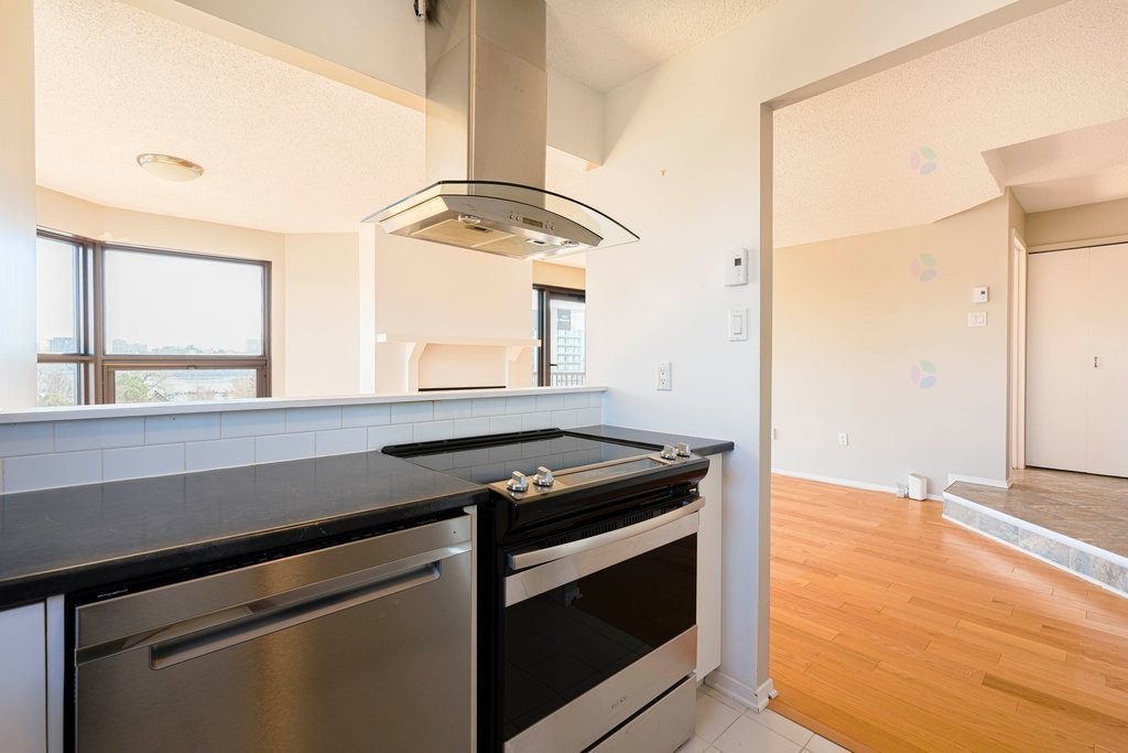 









259


Rue Champlain

, 605,
Gatineau (Hull),




QC
J8X3R9

