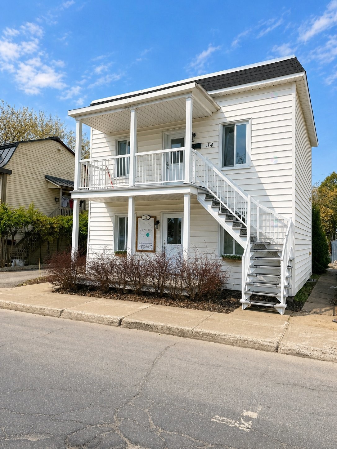 









32

 - 34A


Rue St-Joseph

,
Sainte-Thérèse,




QC
J7E3L6

