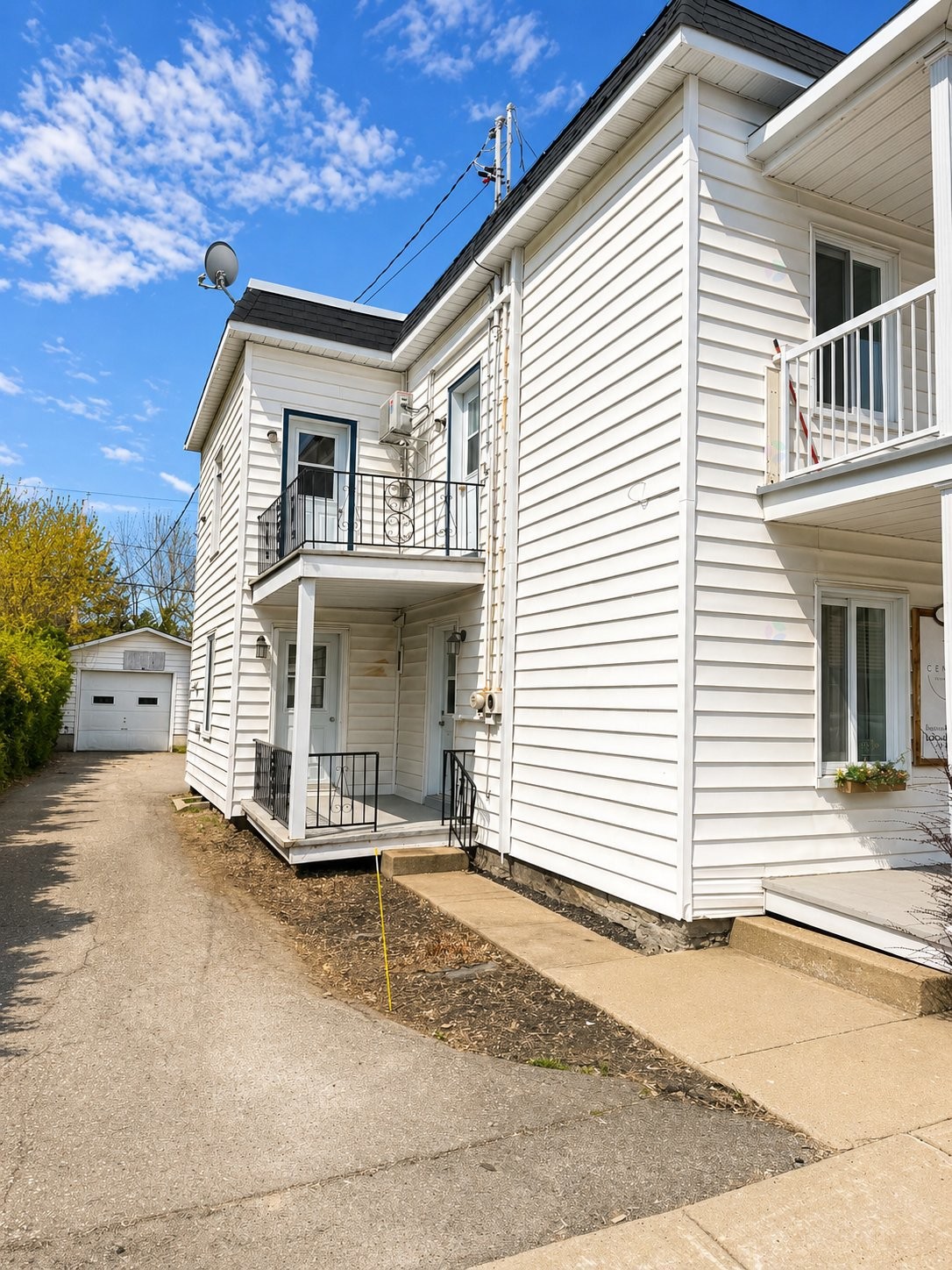 









32

 - 34A


Rue St-Joseph

,
Sainte-Thérèse,




QC
J7E3L6

