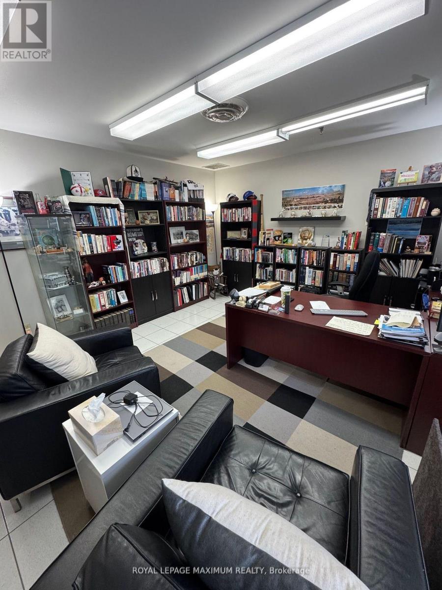 












18 - 67 RODINEA ROAD

,
Vaughan,




Ontario
L6A1R3

