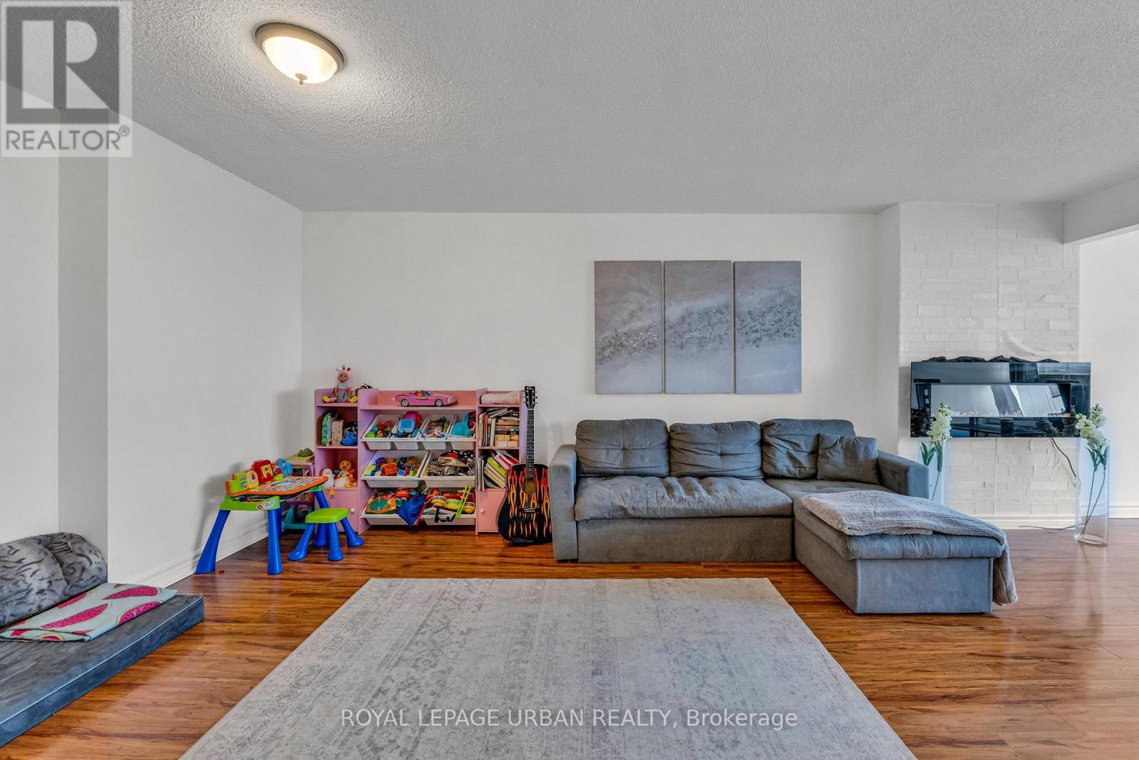 












1210 - 61 MARKBROOK LANE

,
Toronto,




Ontario
M9V5E7


