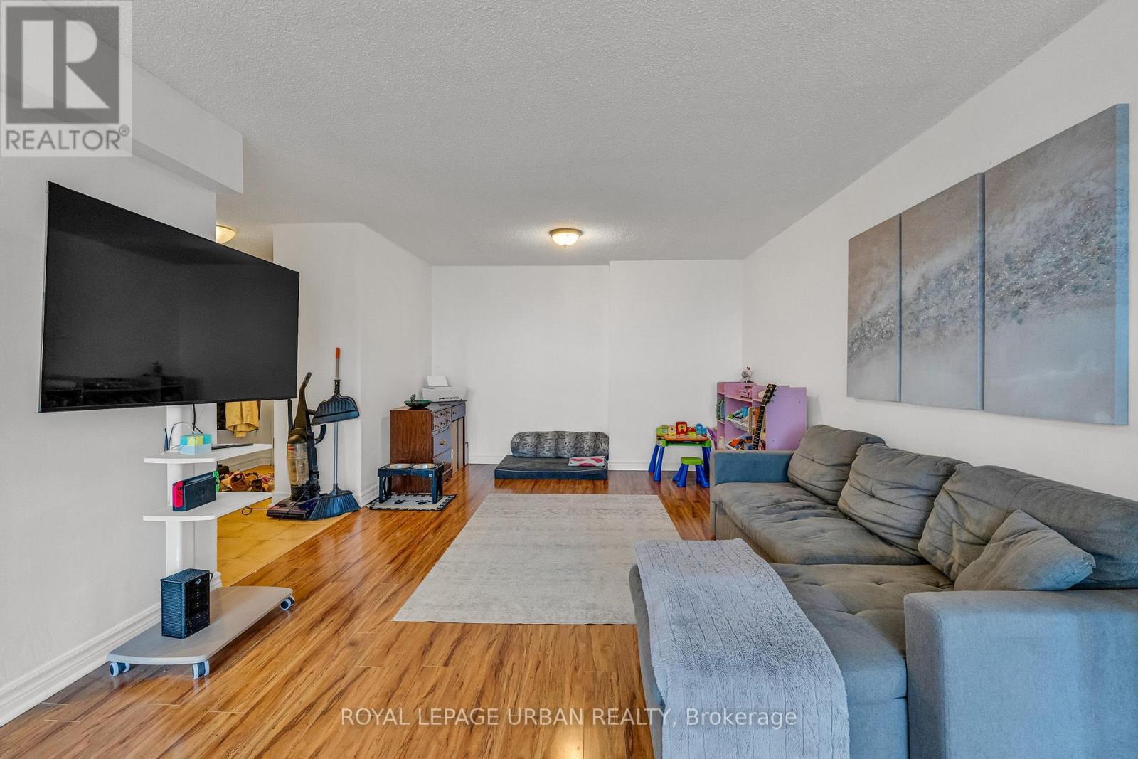 












1210 - 61 MARKBROOK LANE

,
Toronto,




Ontario
M9V5E7

