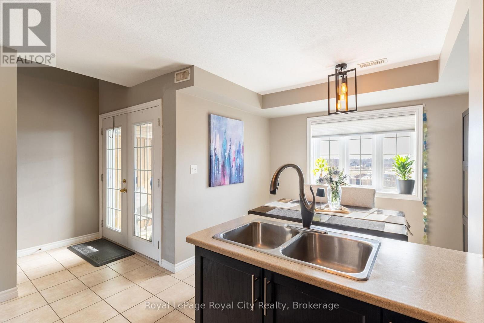 












B - 638 WOODLAWN ROAD E

,
Guelph (Victoria North),




Ontario
N1E0K4

