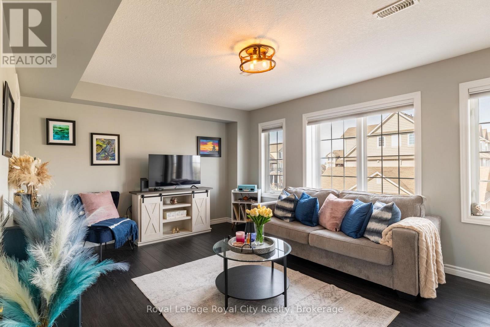 












B - 638 WOODLAWN ROAD E

,
Guelph (Victoria North),




Ontario
N1E0K4

