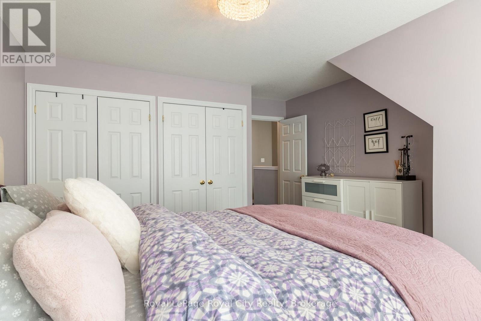 












B - 638 WOODLAWN ROAD E

,
Guelph (Victoria North),




Ontario
N1E0K4


