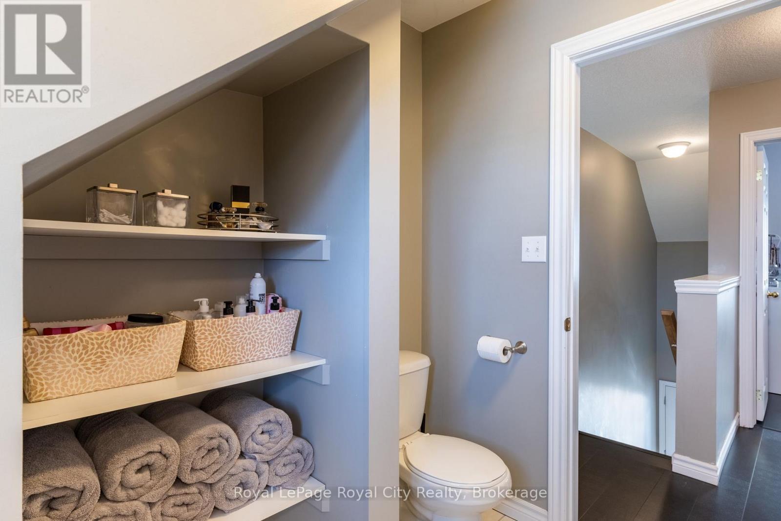 












B - 638 WOODLAWN ROAD E

,
Guelph (Victoria North),




Ontario
N1E0K4

