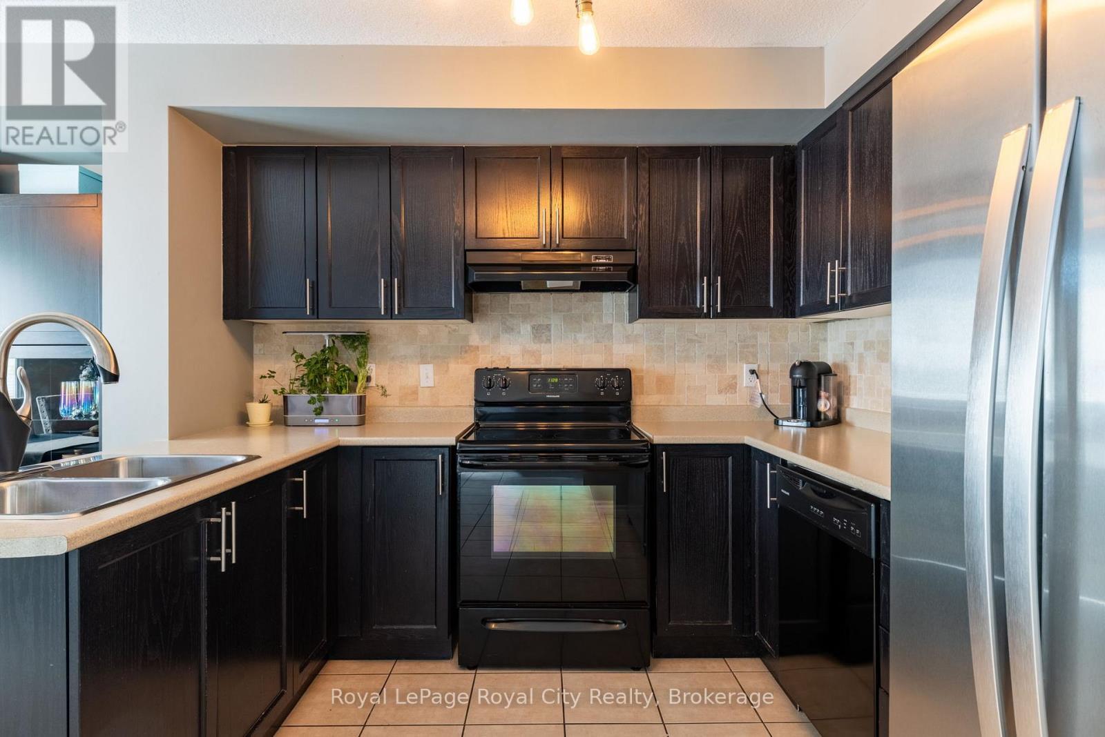 












B - 638 WOODLAWN ROAD E

,
Guelph (Victoria North),




Ontario
N1E0K4

