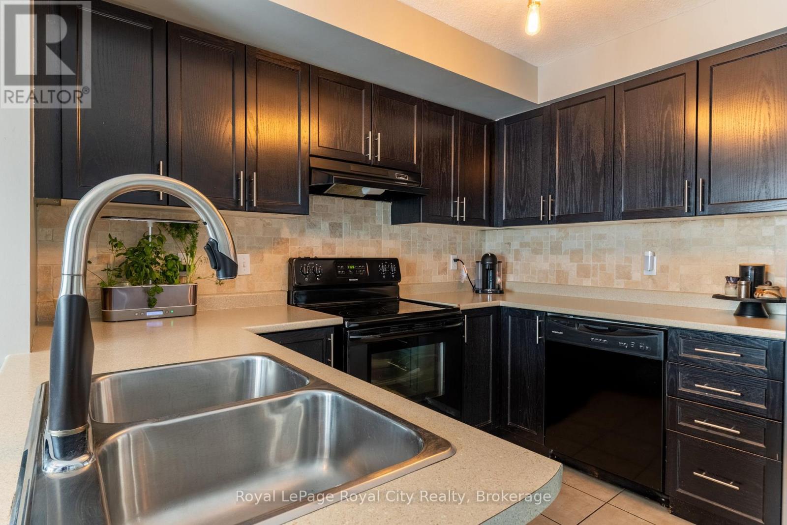 












B - 638 WOODLAWN ROAD E

,
Guelph (Victoria North),




Ontario
N1E0K4

