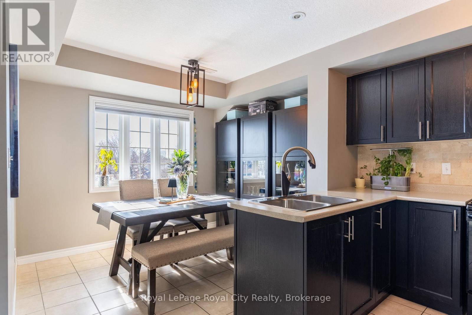 












B - 638 WOODLAWN ROAD E

,
Guelph (Victoria North),




Ontario
N1E0K4

