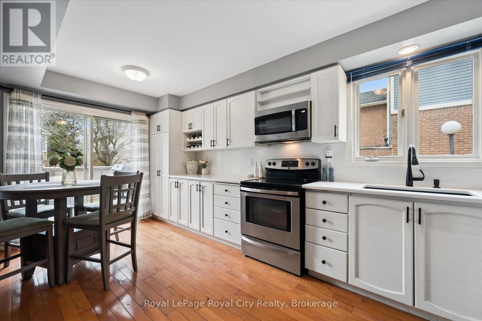 












25 - 941 GORDON STREET

,
Guelph (Kortright West),




Ontario
N1G4R9

