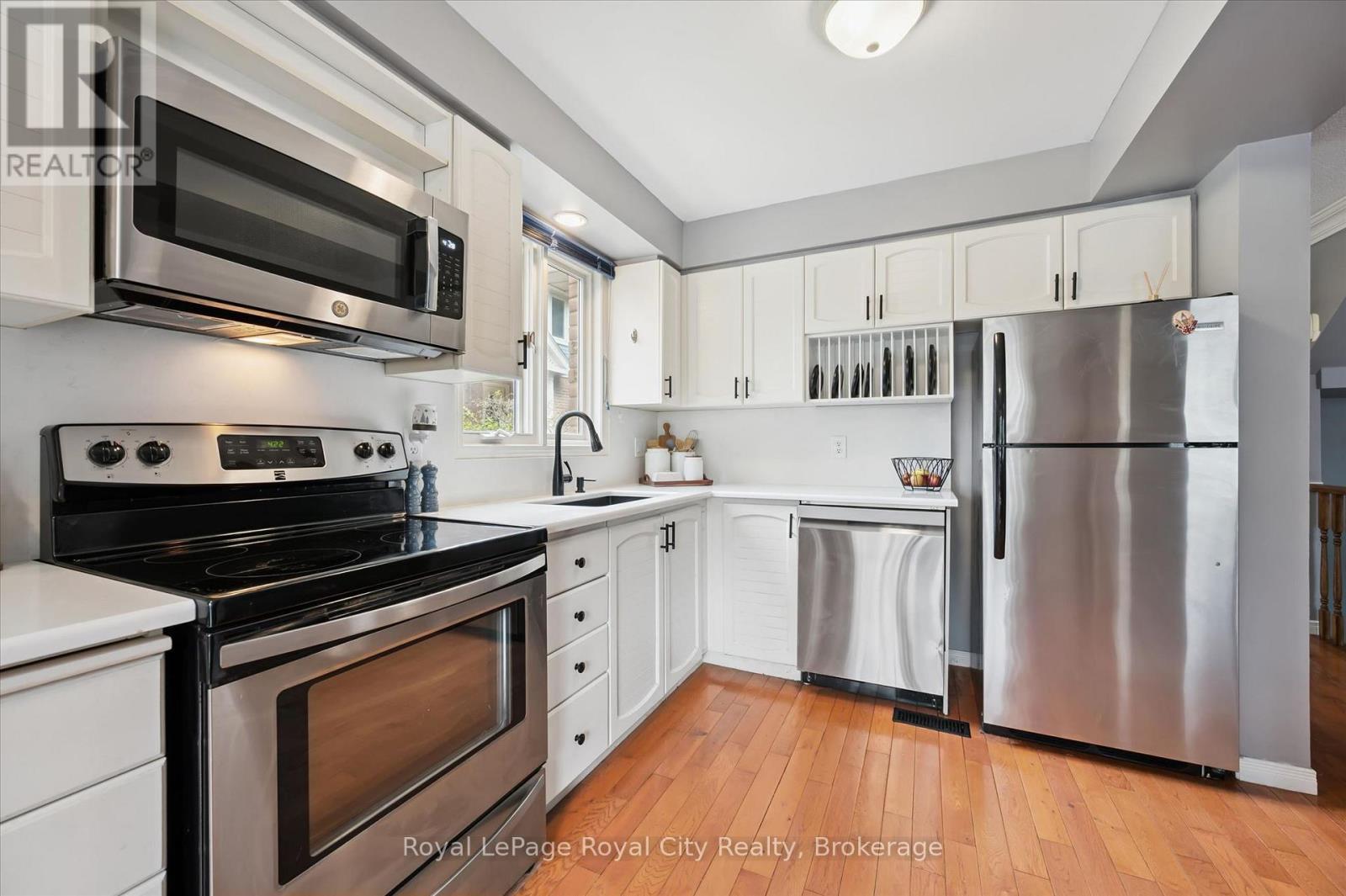 












25 - 941 GORDON STREET

,
Guelph (Kortright West),




Ontario
N1G4R9

