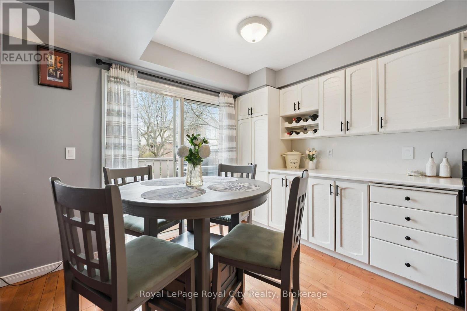 












25 - 941 GORDON STREET

,
Guelph (Kortright West),




Ontario
N1G4R9

