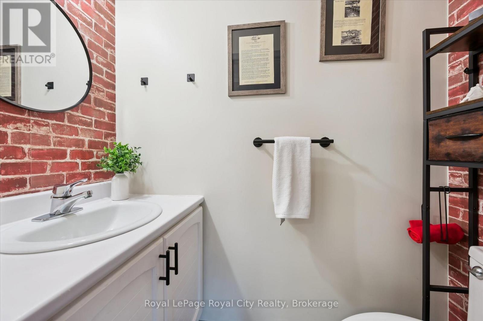 












25 - 941 GORDON STREET

,
Guelph (Kortright West),




Ontario
N1G4R9

