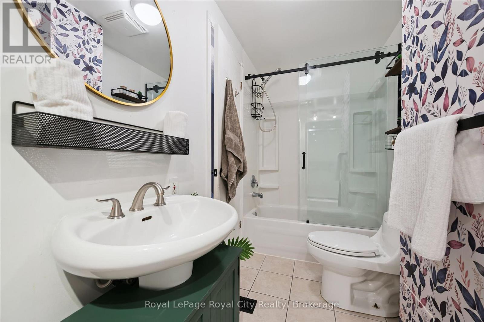 












25 - 941 GORDON STREET

,
Guelph (Kortright West),




Ontario
N1G4R9

