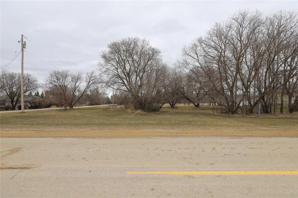 












1 Victoria Avenue

,
Komarno,







Manitoba
R0C2Z0

