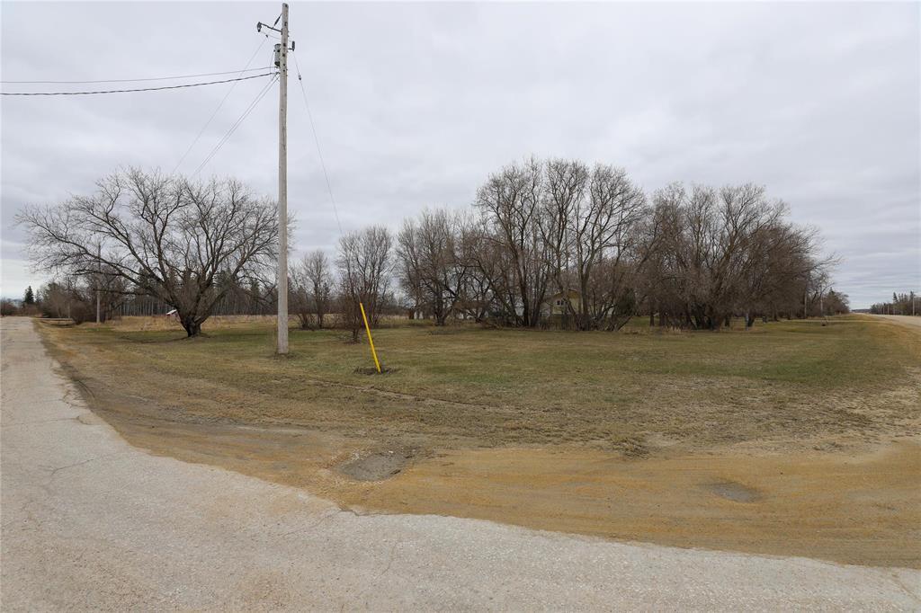 












1 Victoria Avenue

,
Komarno,







Manitoba
R0C2Z0

