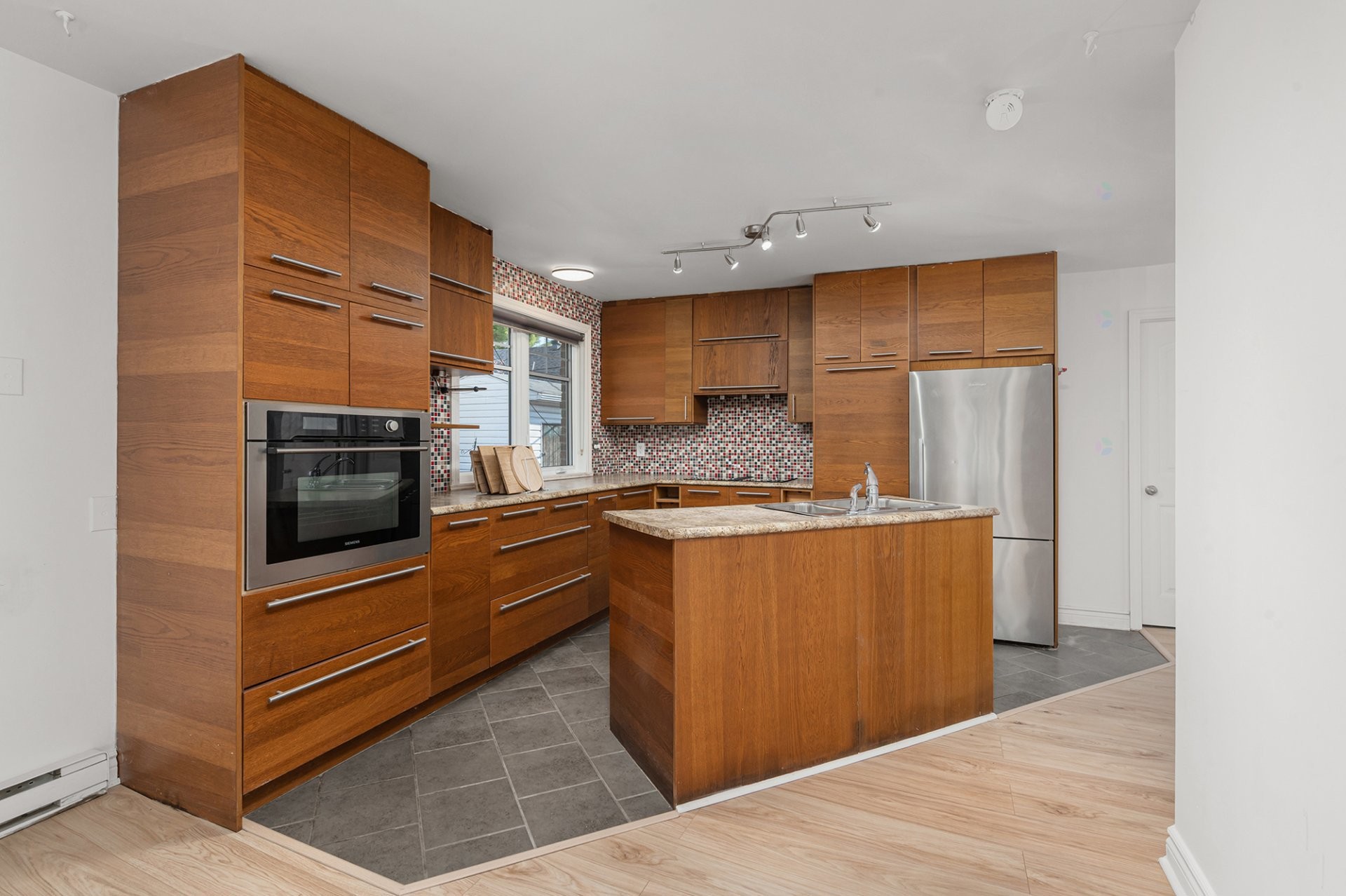 









1011


Rue Lapointe

,
Terrebonne (Lachenaie),




QC
J6W5H2

