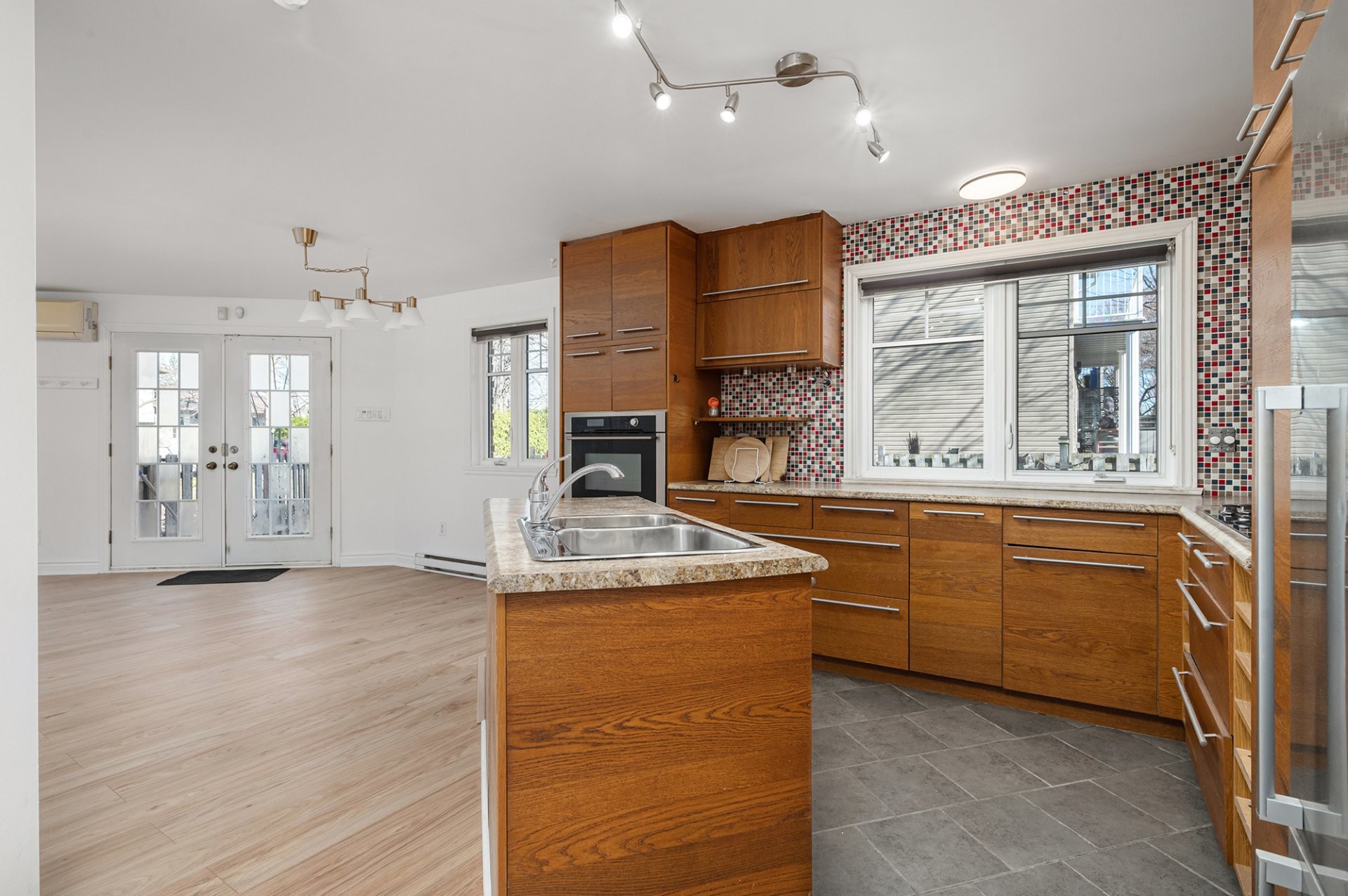 









1011


Rue Lapointe

,
Terrebonne (Lachenaie),




QC
J6W5H2

