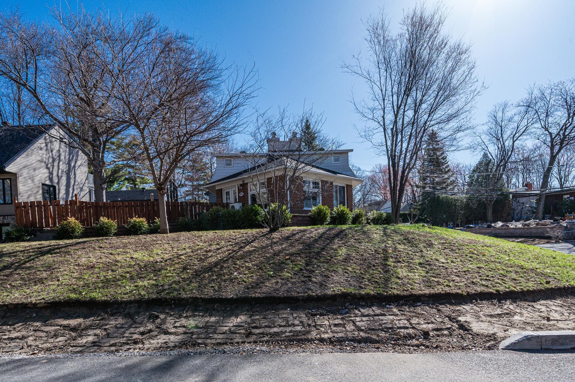 









1011


Rue Lapointe

,
Terrebonne (Lachenaie),




QC
J6W5H2

