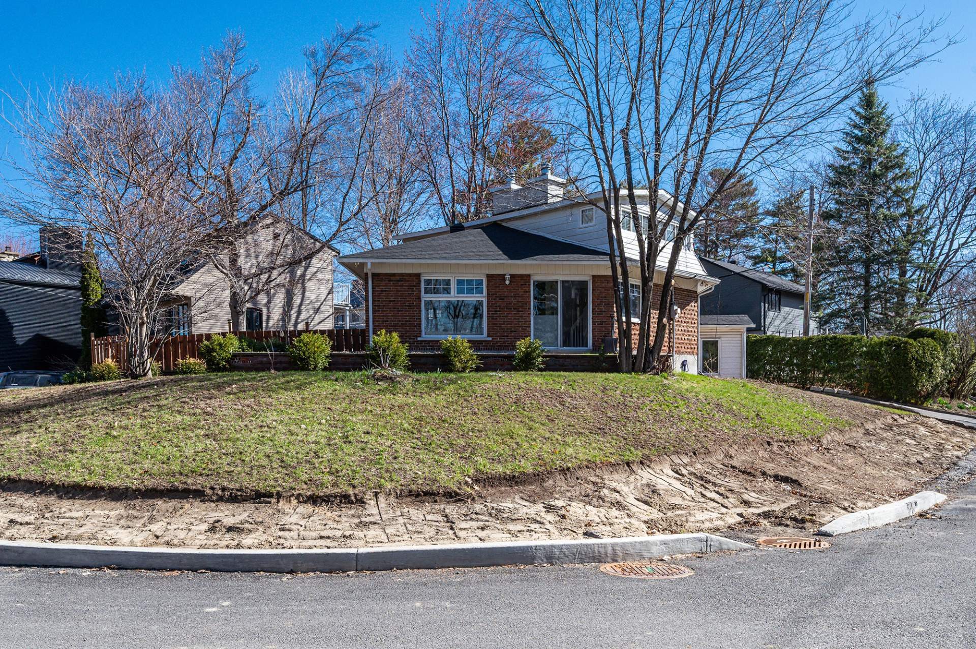 









1011


Rue Lapointe

,
Terrebonne (Lachenaie),




QC
J6W5H2

