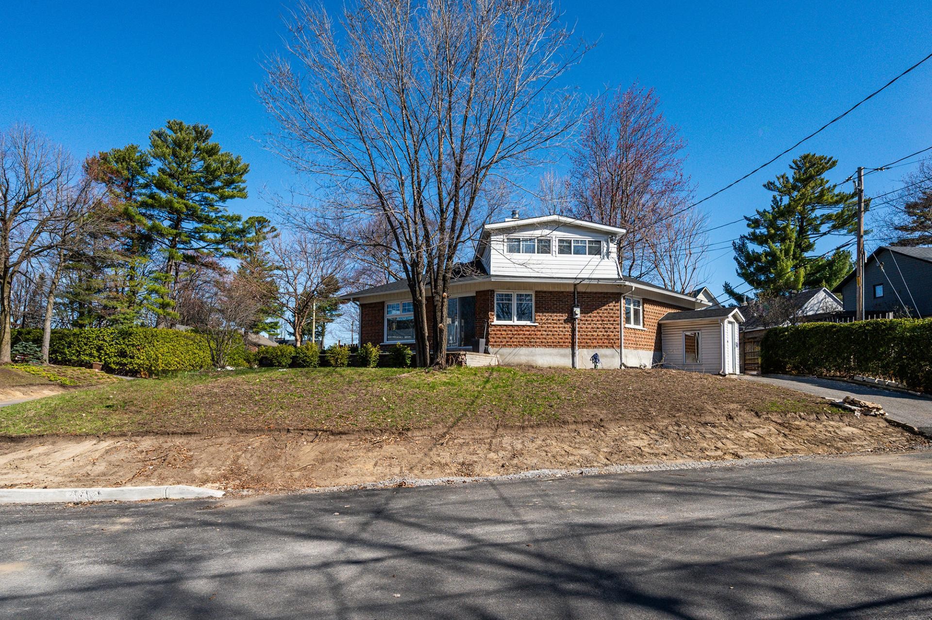 









1011


Rue Lapointe

,
Terrebonne (Lachenaie),




QC
J6W5H2

