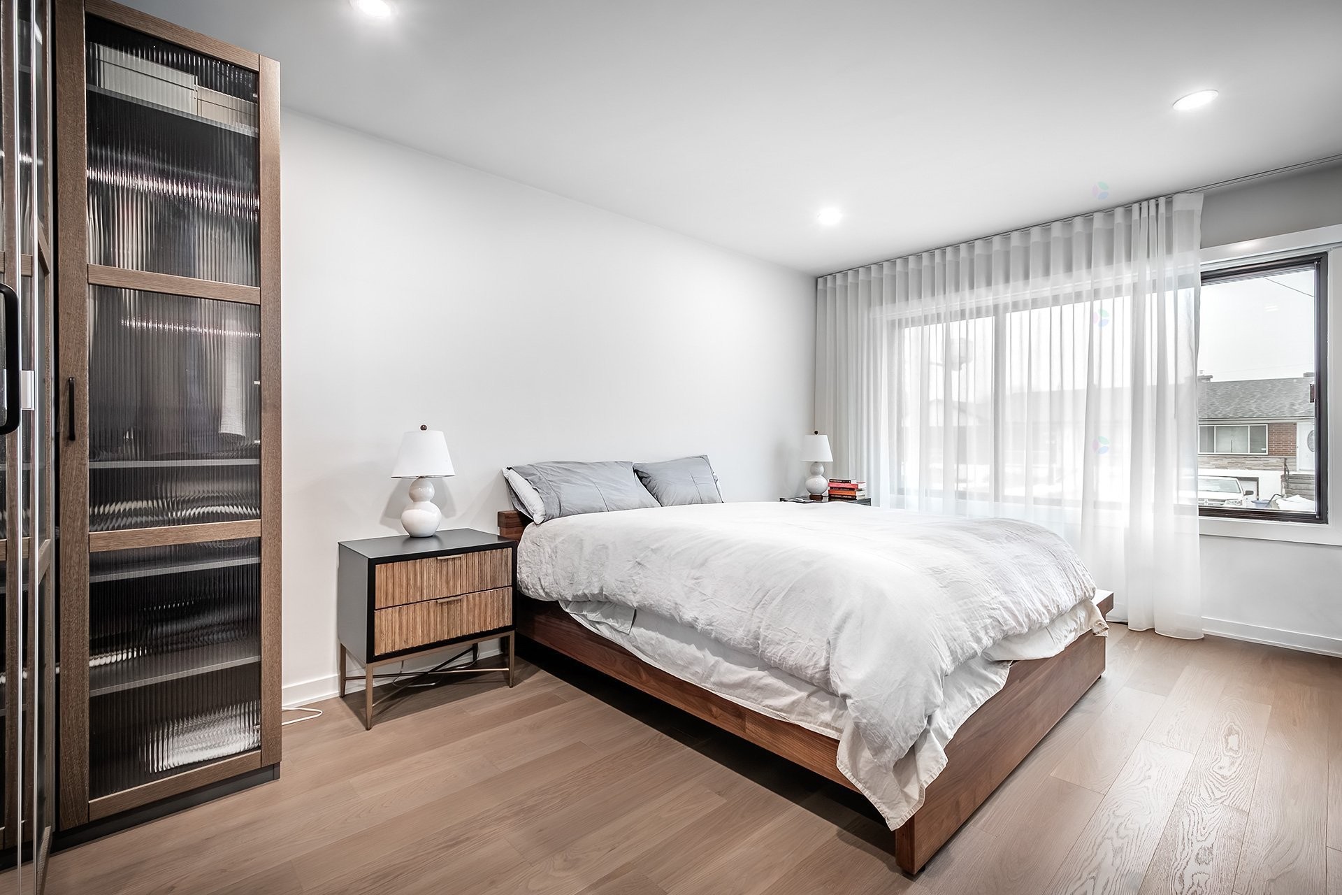 









5758


Av. Wolseley

,
Côte-Saint-Luc,




QC
H4W2L7

