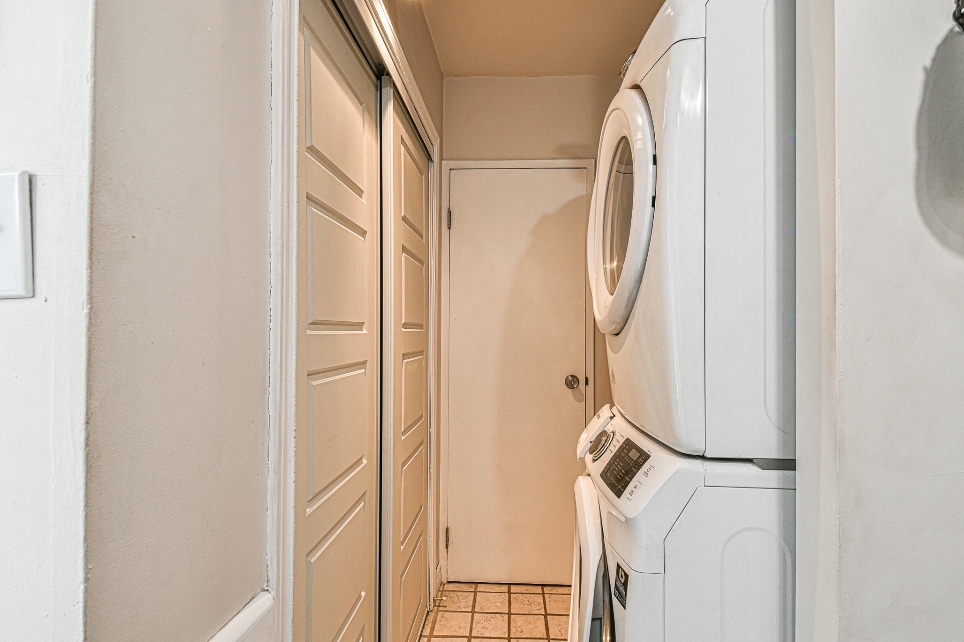 









340


Rue des Plaines

,
Sainte-Adèle,




QC
J8B1P6

