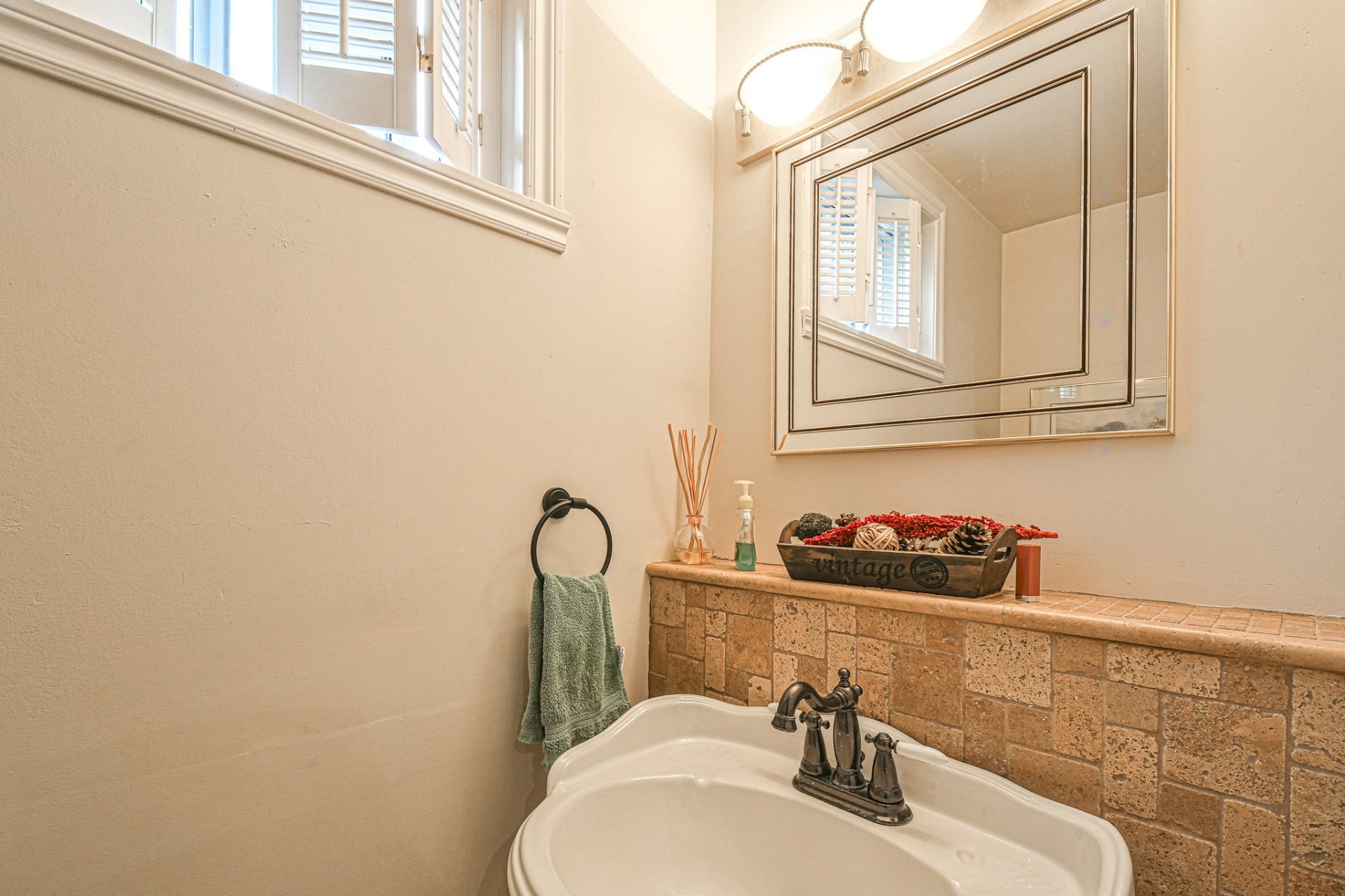 









340


Rue des Plaines

,
Sainte-Adèle,




QC
J8B1P6

