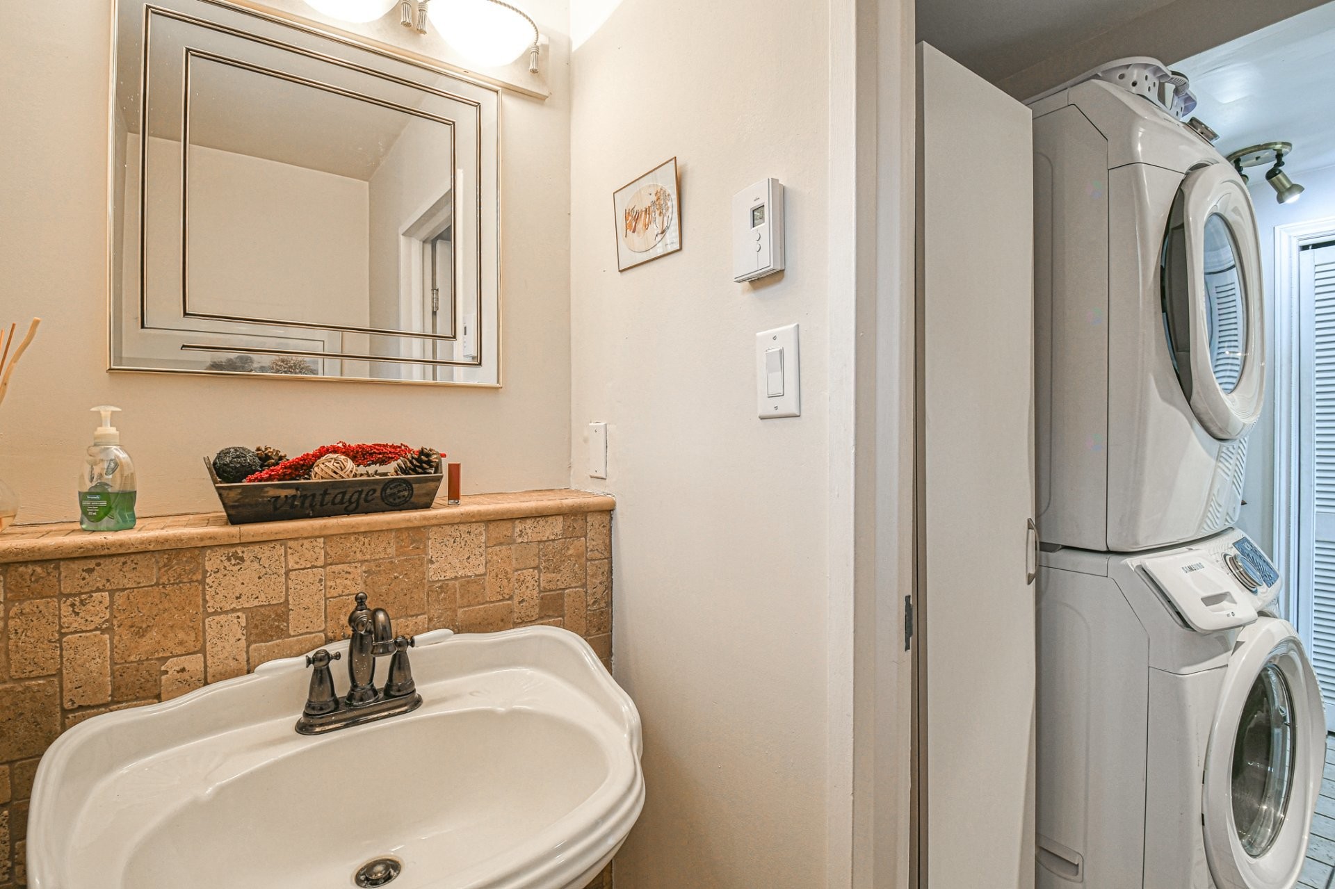 









340


Rue des Plaines

,
Sainte-Adèle,




QC
J8B1P6

