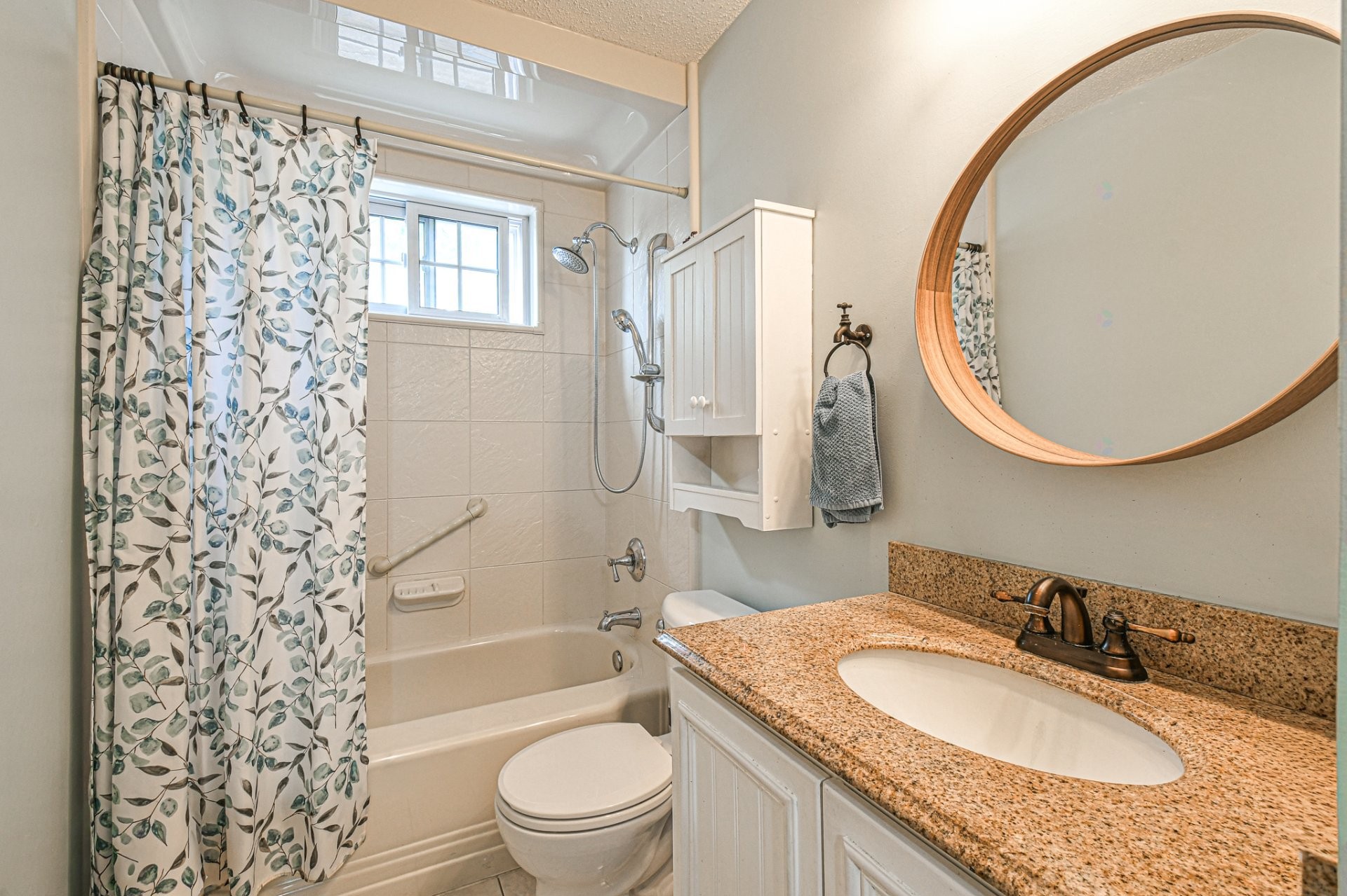 









340


Rue des Plaines

,
Sainte-Adèle,




QC
J8B1P6

