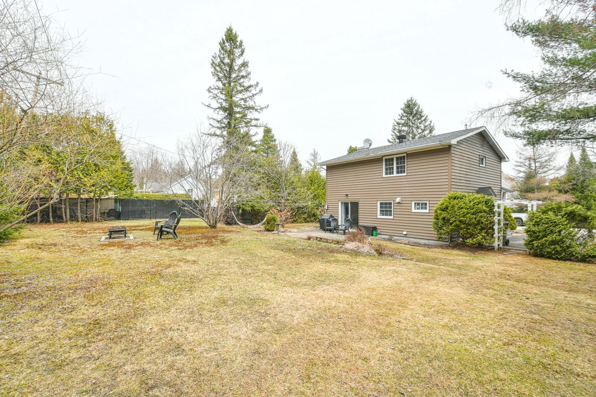









340


Rue des Plaines

,
Sainte-Adèle,




QC
J8B1P6

